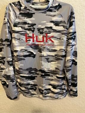Huk Long-Sleeve Performance Top Black & White Camo men’s Small Moisture Wicking